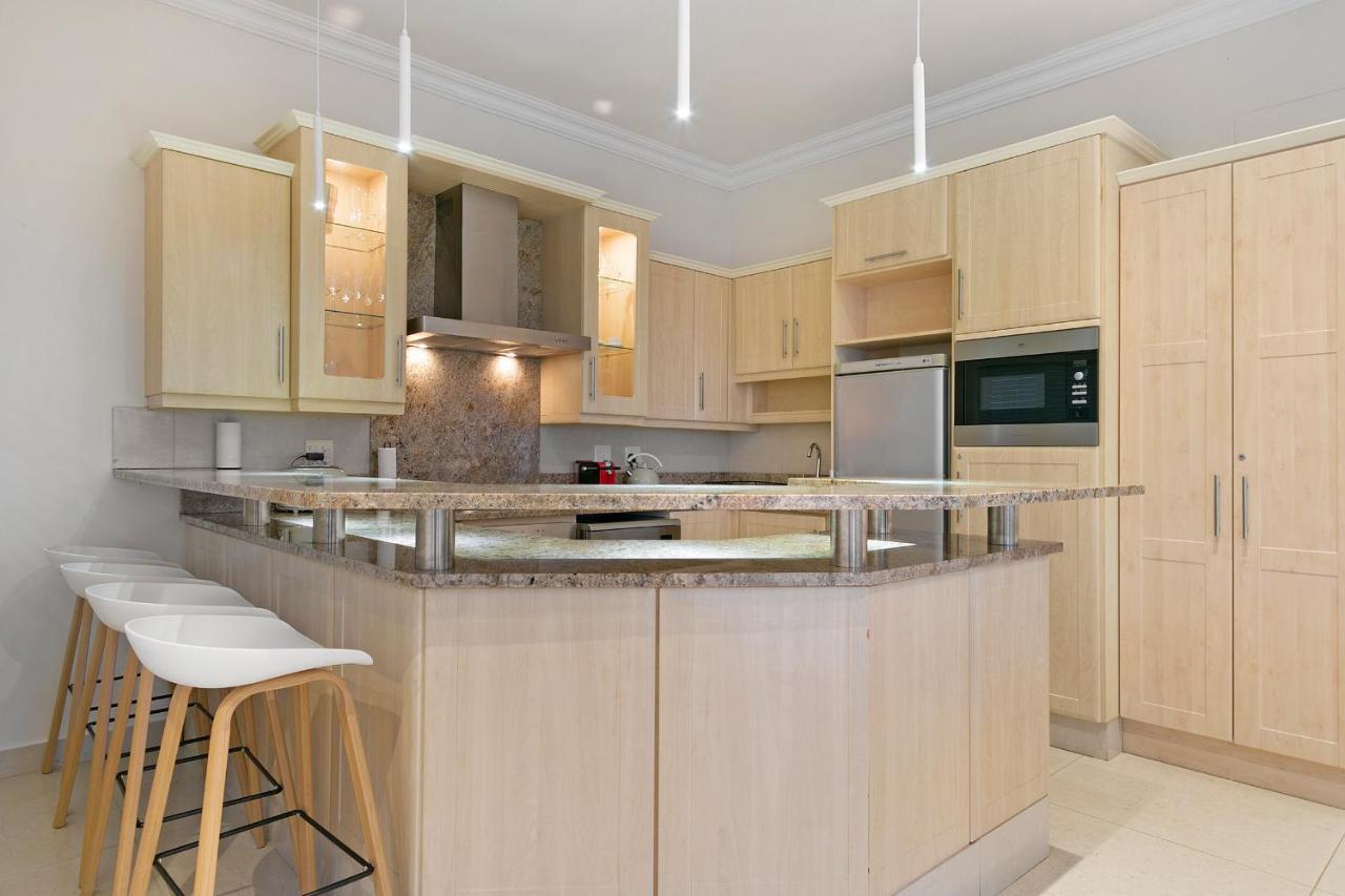Luxury Serviced Mountain Villa In Constantia Cape Town Exterior photo
